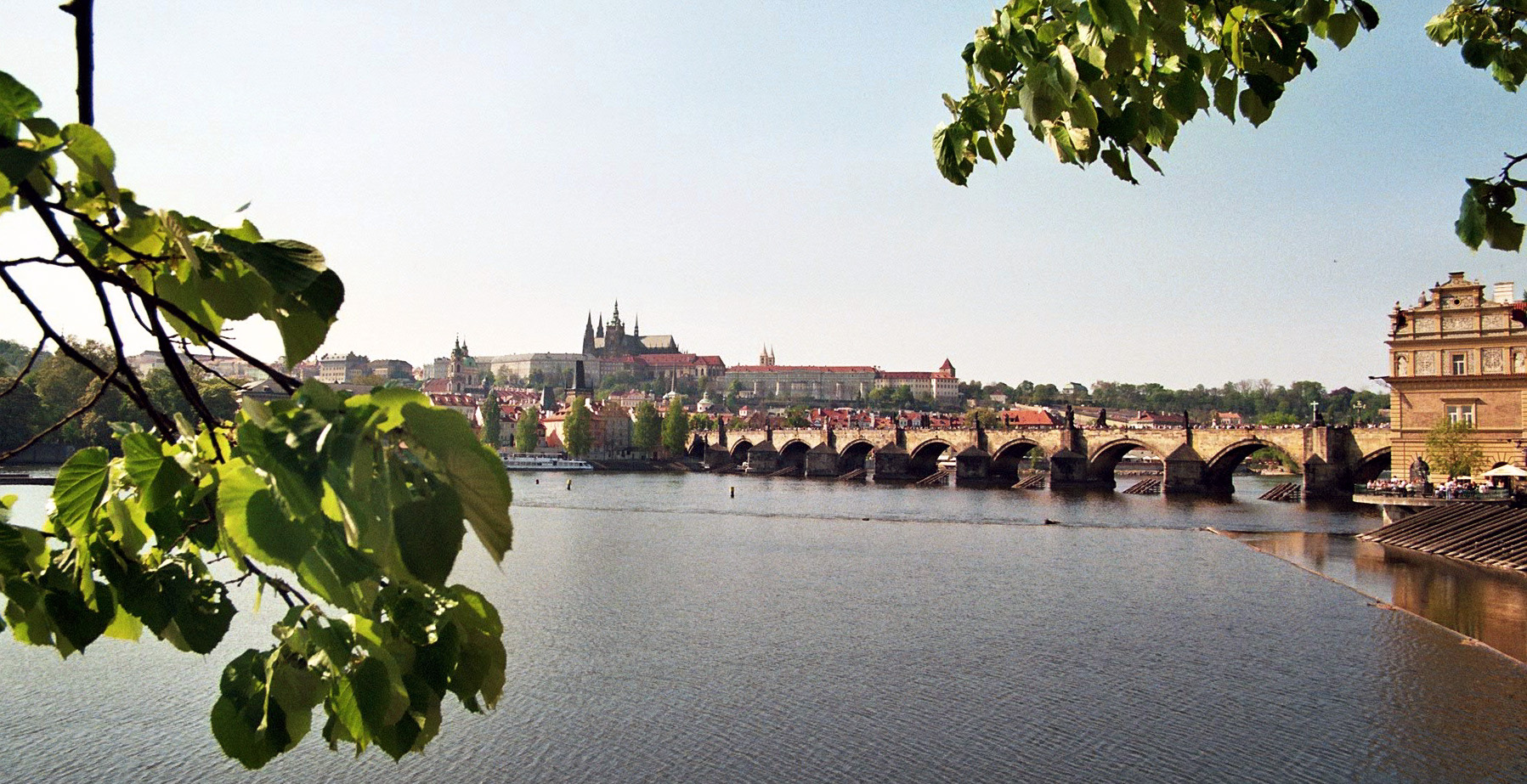 Karlsbrücke in Mai