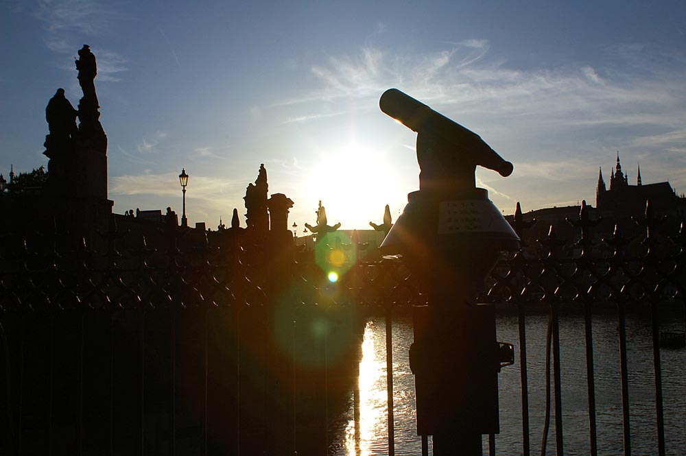 Karlsbrücke kurz vor Sonnenuntergang