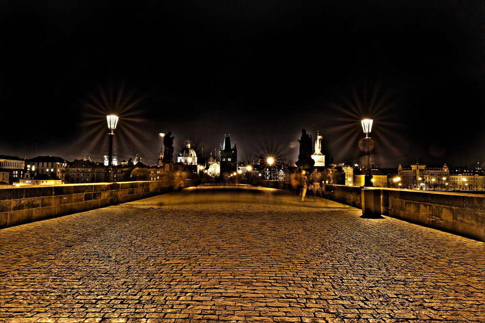 *Karlsbrücke @ Night