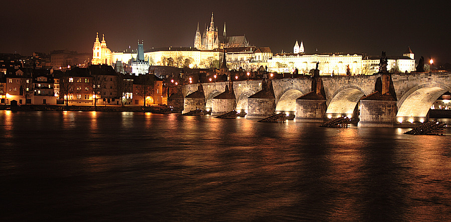 Karlsbrücke @ night