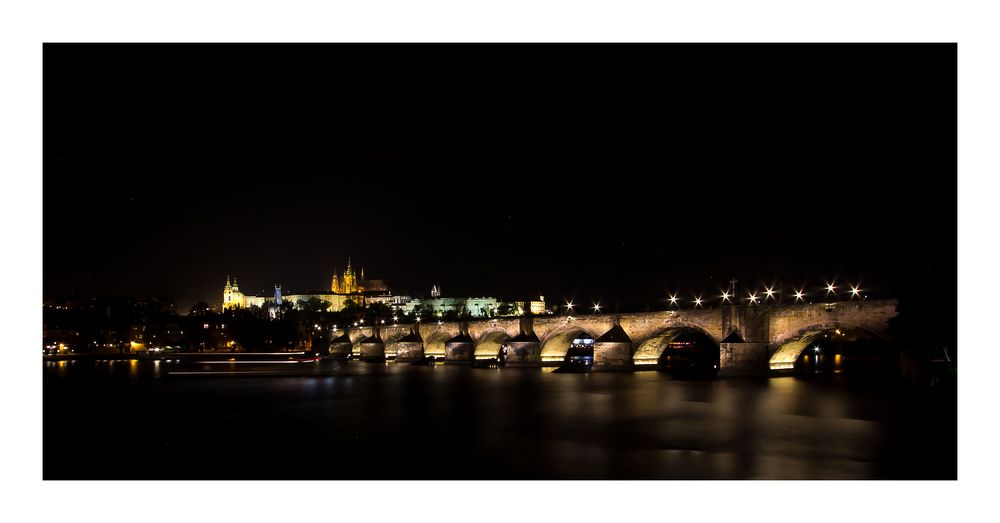 KARLSBRÜCKE --- PRAG