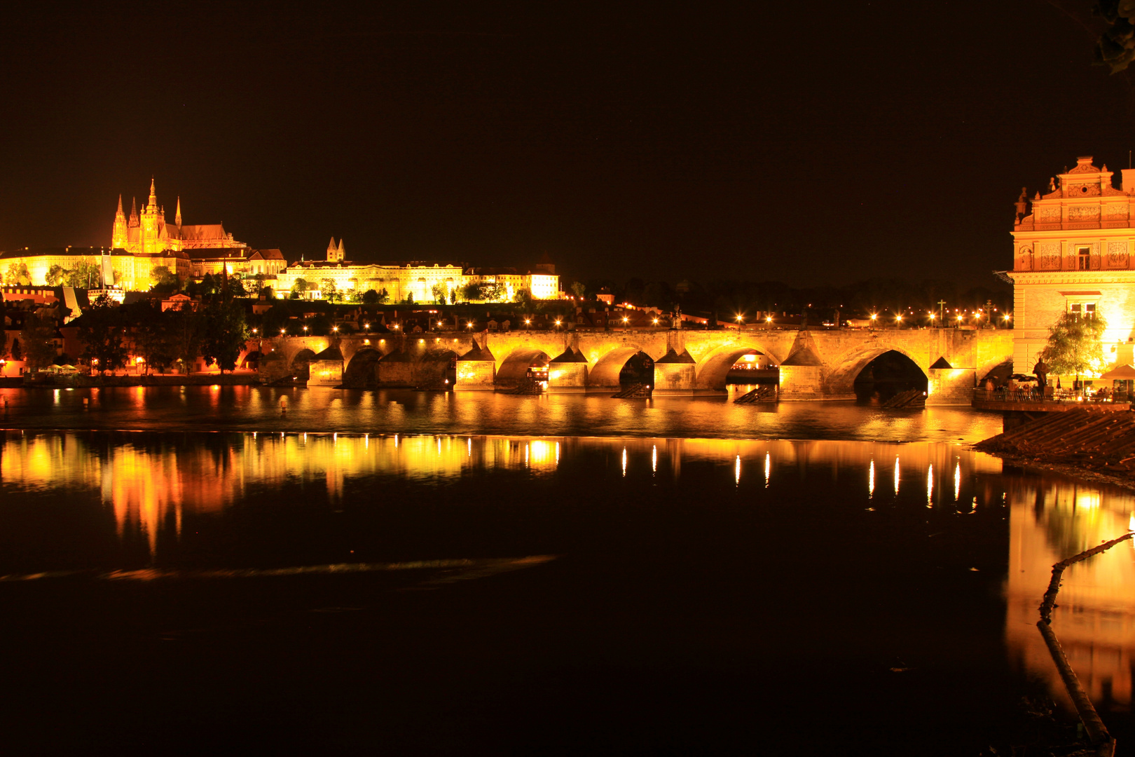 Karlsbrücke und Burg