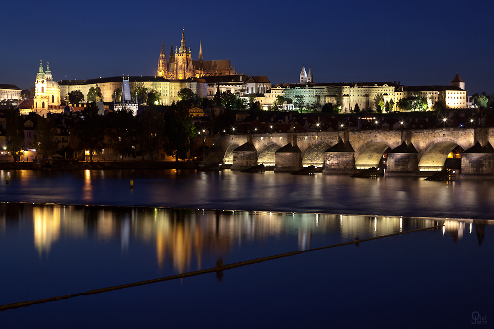 Karlsbrücke und Burg