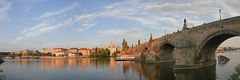 Karlsbrücke vom Ufer