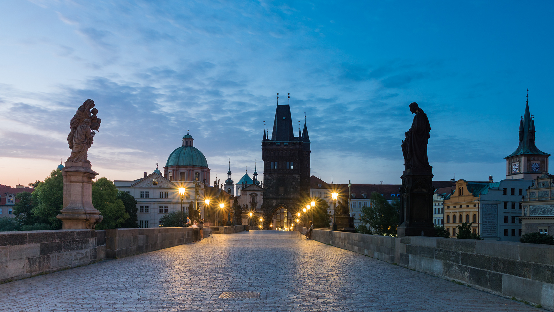 Karlsbrücke vor dem Sonnenaufgang