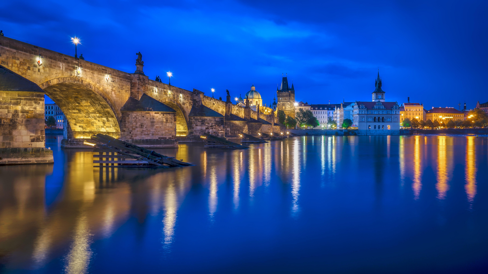 Karlsbrücke zur blauen Stunde