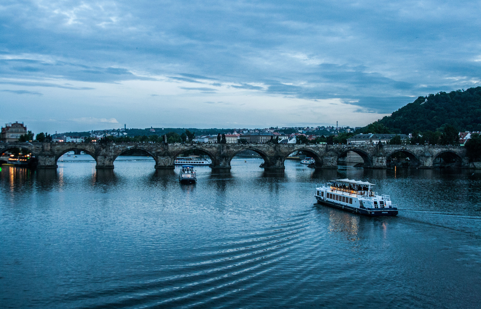 Karlsbrücke zur "blauen Stunde"