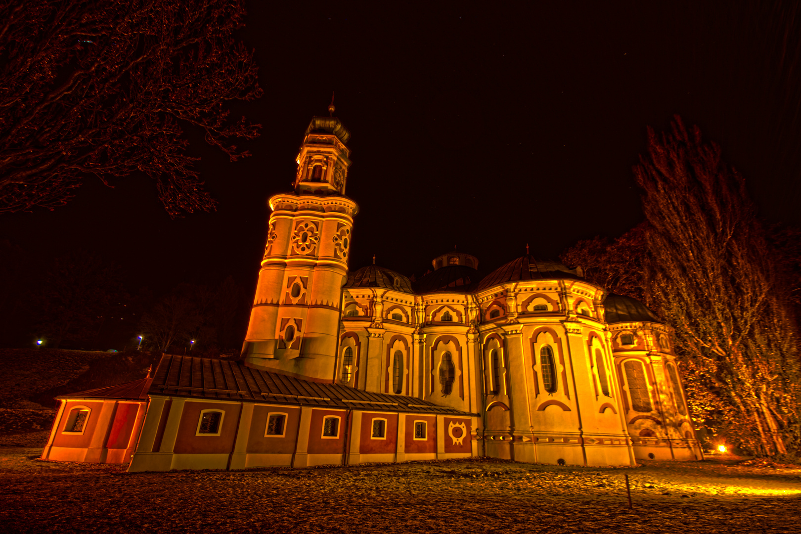 Karlskirche am Abend