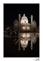 Karlskirche bei Nacht