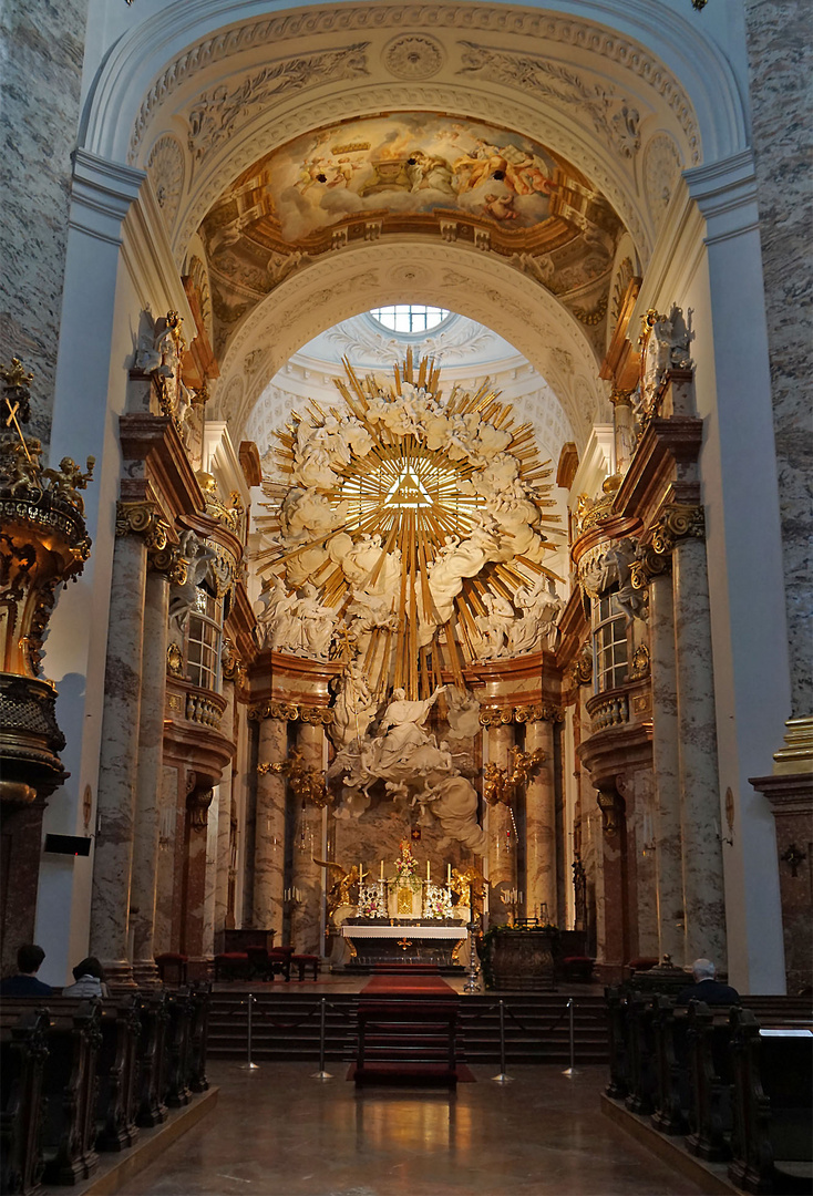 Karlskirche: Blick zum Hochaltar