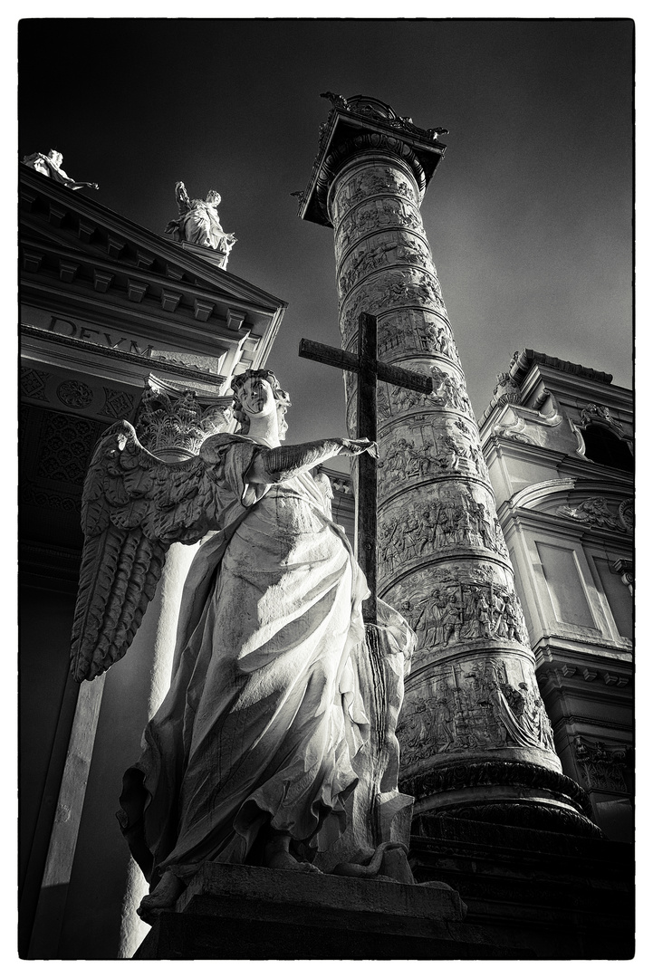 Karlskirche Engel und Säule SW