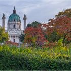 Karlskirche im Herbst