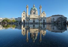 Karlskirche im Spiegel