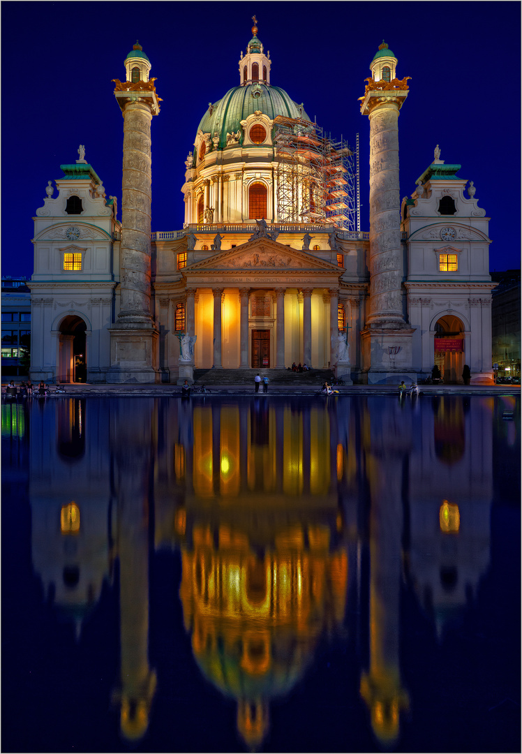 Karlskirche in Wien, am Abend