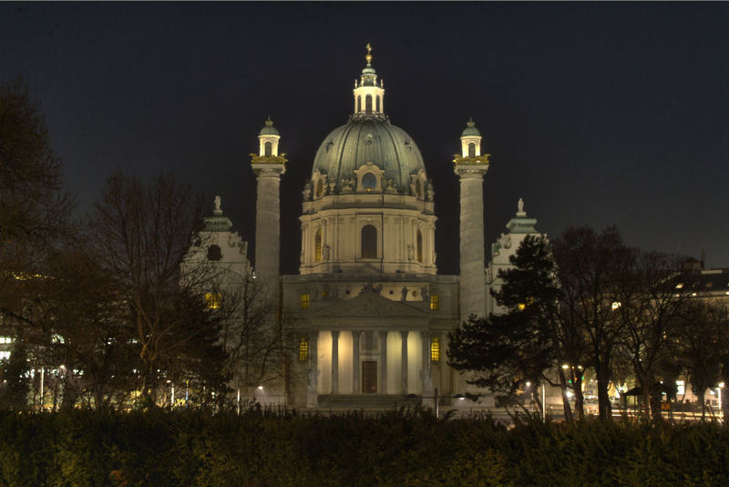 Karlskirche Wien bei Nacht 2