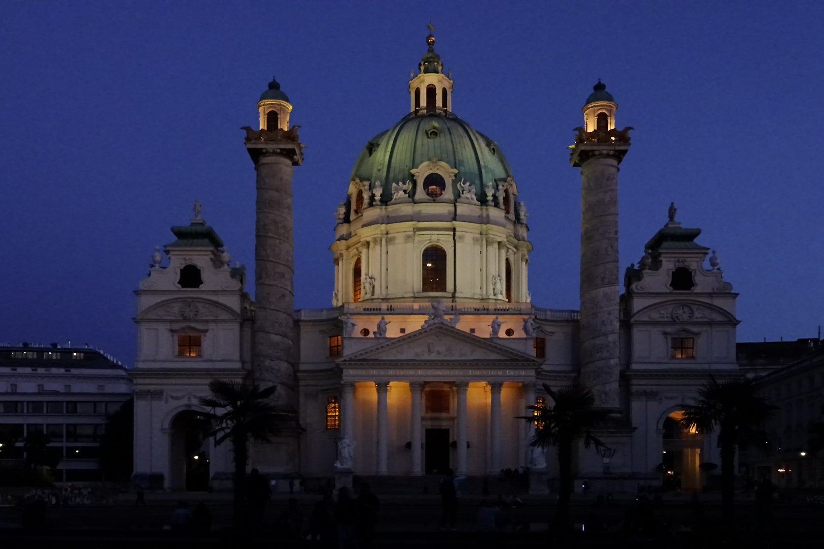 Karlskirche zur blauen Stunde