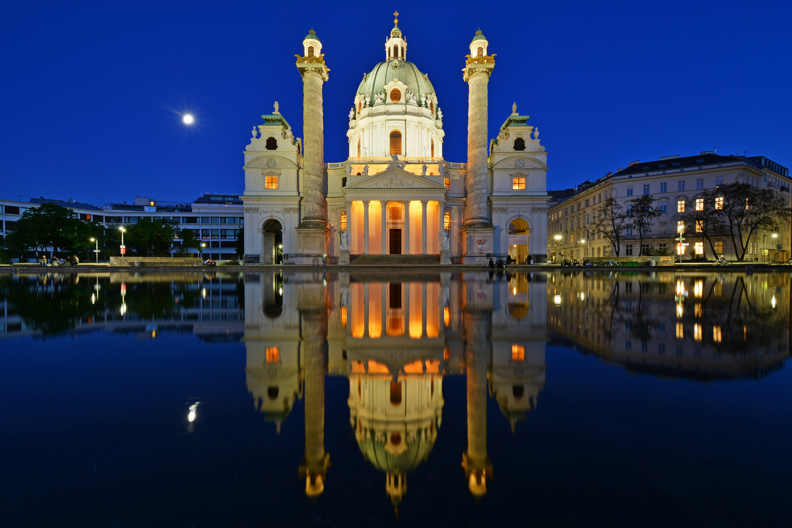 Karlskirche zur blauen Stunde