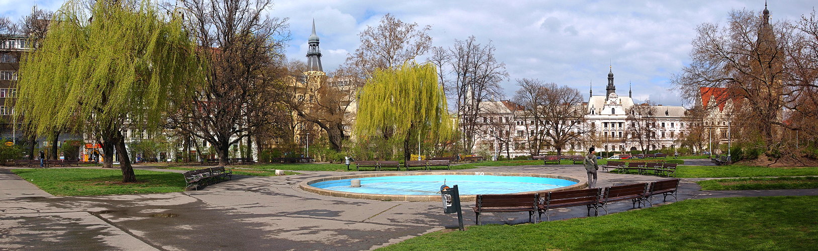 Karlsplatz im Frühling