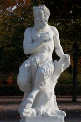 Karlsruhe - Mythologische Bildwerke auf dem Schlossplatz (XI)