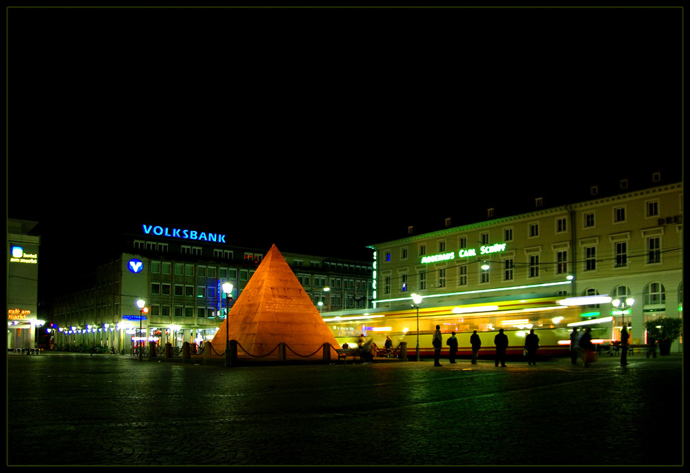 Karlsruhe@Night: Marktplatz/Pyramide