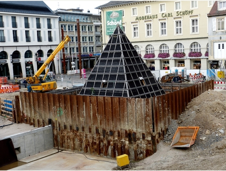 Karlsruher Marktplatz während des U-Strabbaues