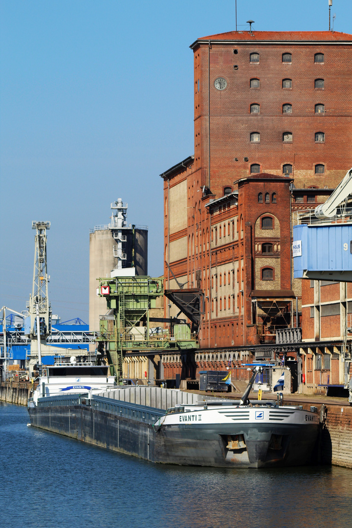 Karlsruher Rheinhafen