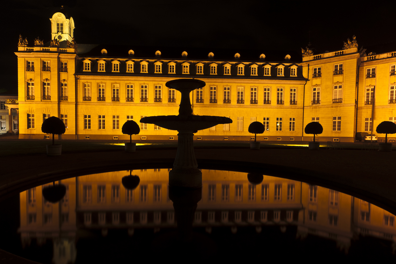Karlsruher Schloss bei Nacht