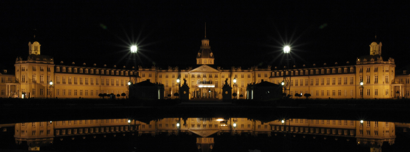 Karlsruher Schloss bei Nacht