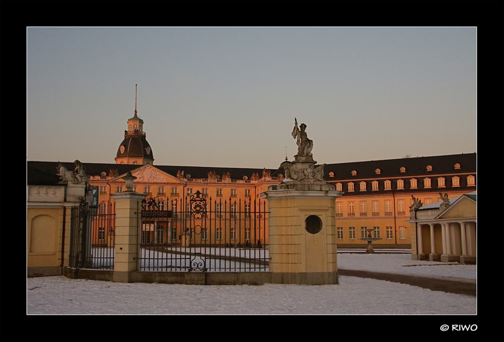 Karlsruher Schloss im Abendlicht......