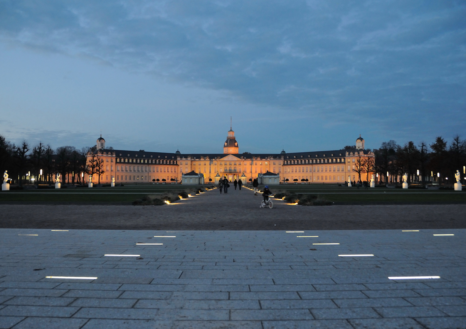 Karlsruher Schloß in der blauen Stunde