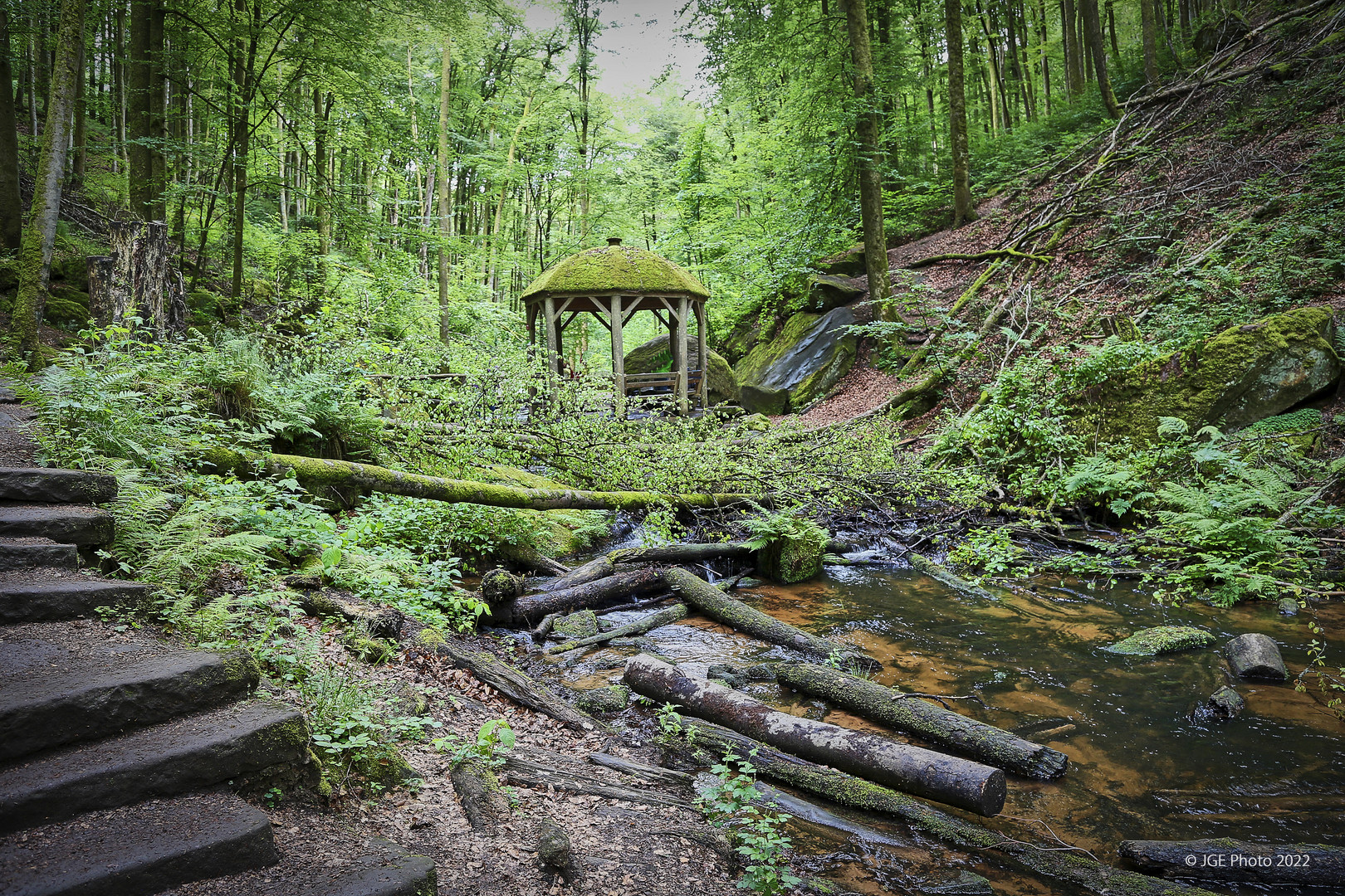 Karlstalschlucht mit Gartenpavillion