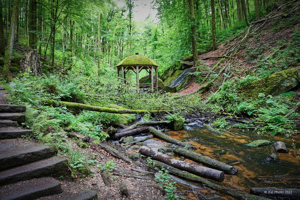 Karlstalschlucht mit Gartenpavillion