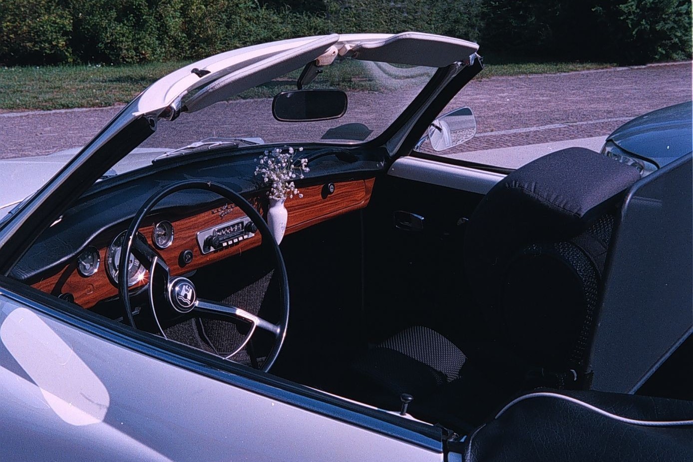 Karman Ghia - Lady's Cockpit