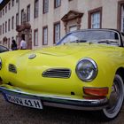 Karman Ghia vor Schloss Corvey