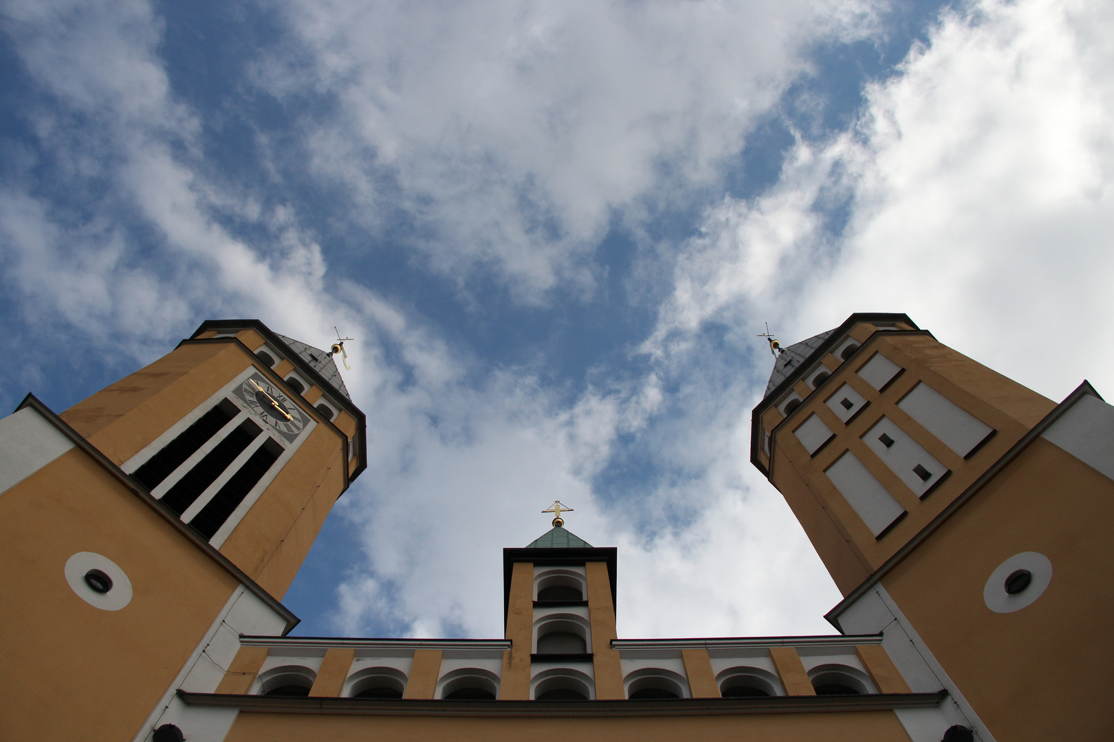 Karmeliterkloster wächst in den Himmel