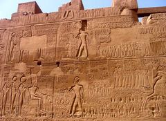 Karnak Tempel – Außenseite der Nordwand des Säulensaales