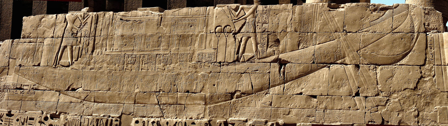 Karnak – zwischen 3. + 4. Pylon – Außenseite nördliche Ostwand 3. Pylon