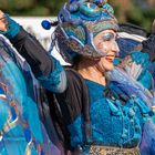 Karneval Bremen 2022 Schmetterling blau Stelzenläufering