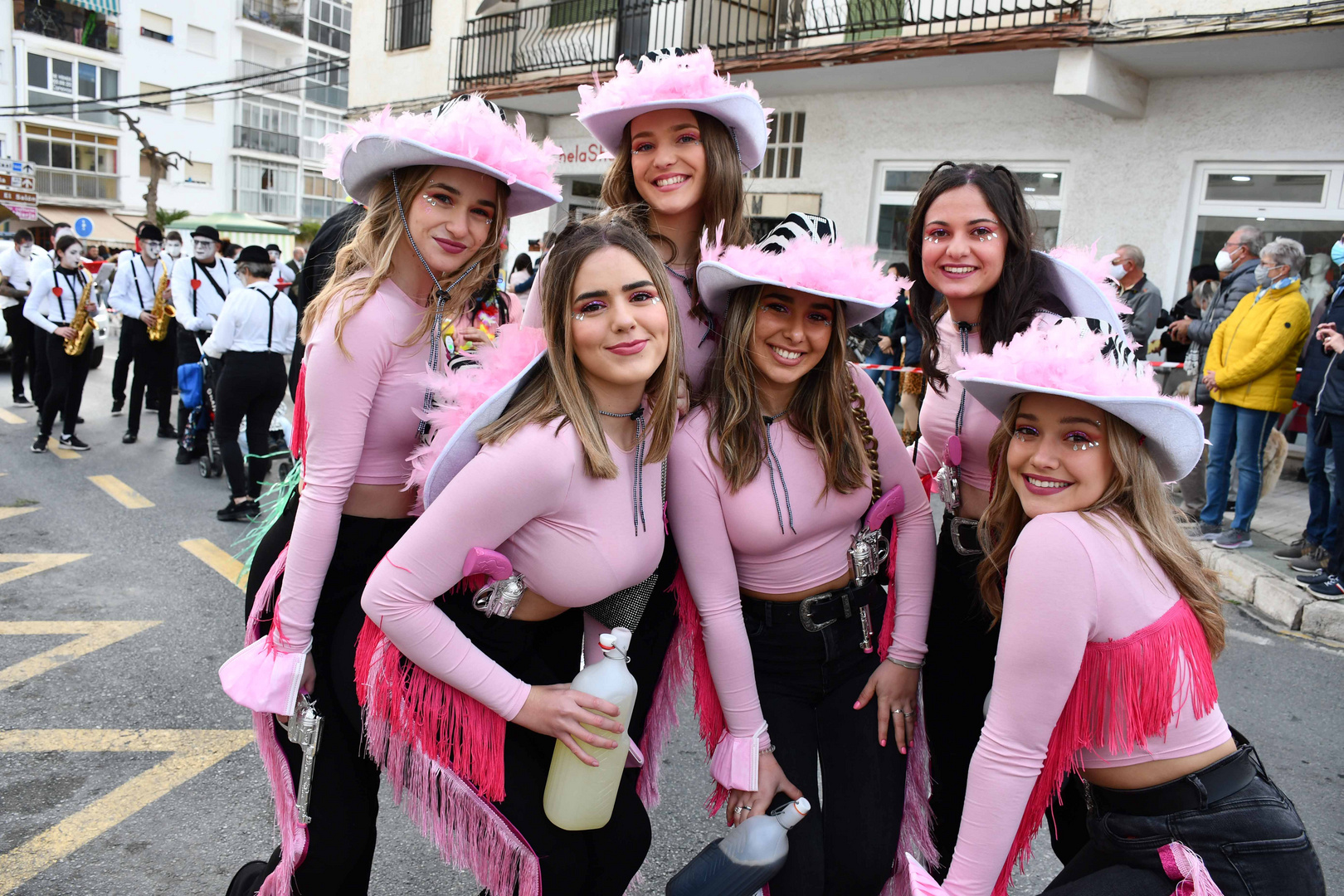 Karneval heute in Nerja 4 - ein Schmankerl für die Jungs