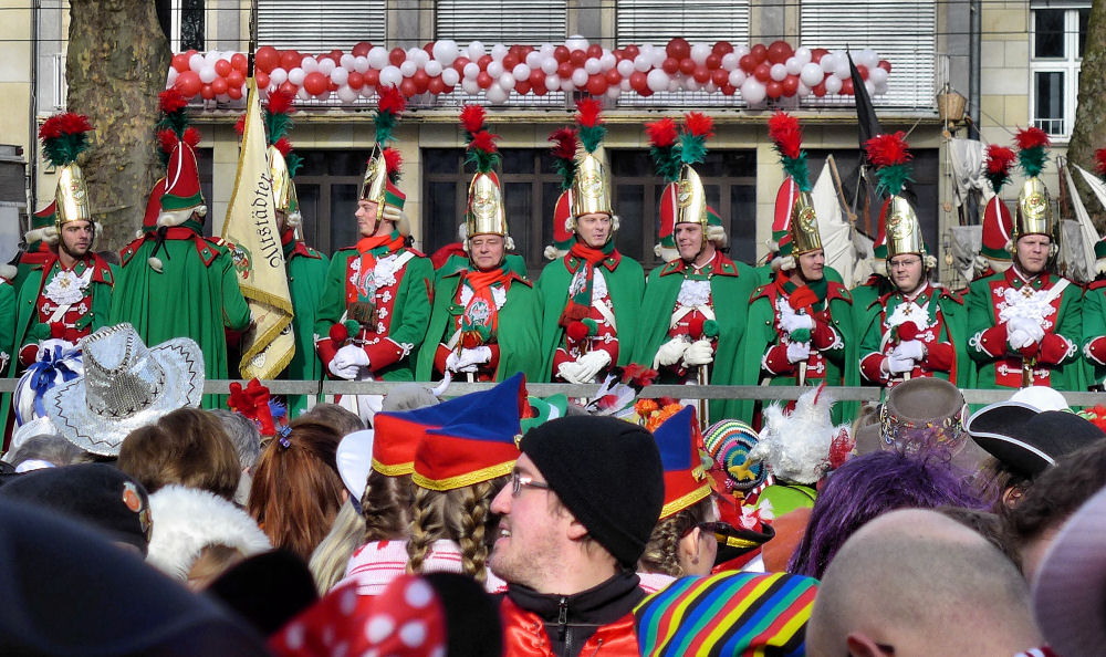 Karneval in drei Ebenen