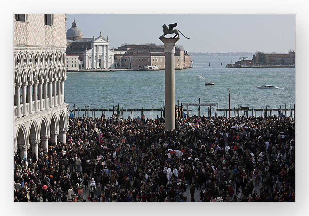 Karneval in Venedig und seine F A N S