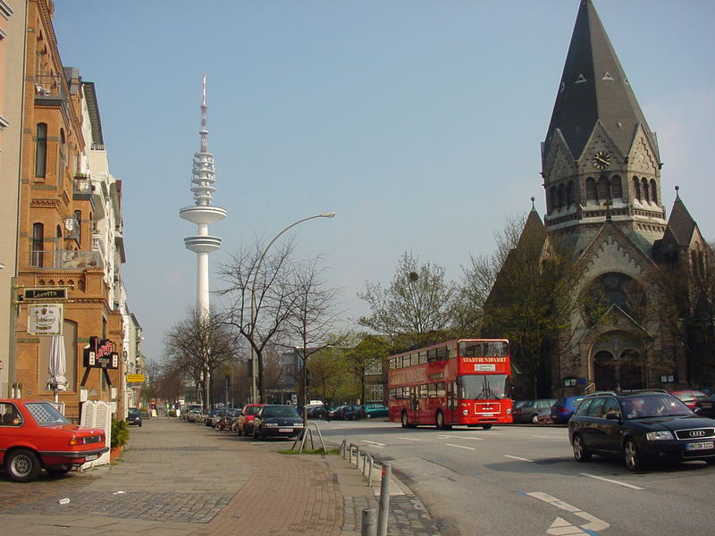 Karoviertel, Fernsehturm und Gnadenkirche