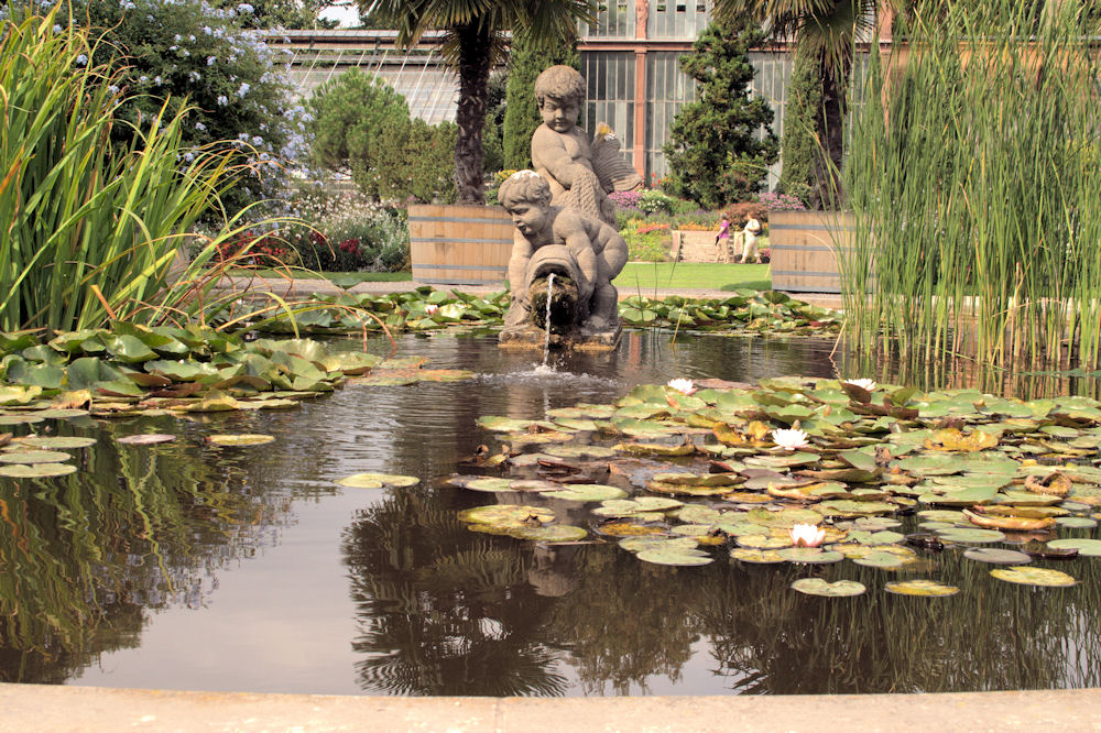 Karpfenbrunnen in der Orangerie Karlsruhe