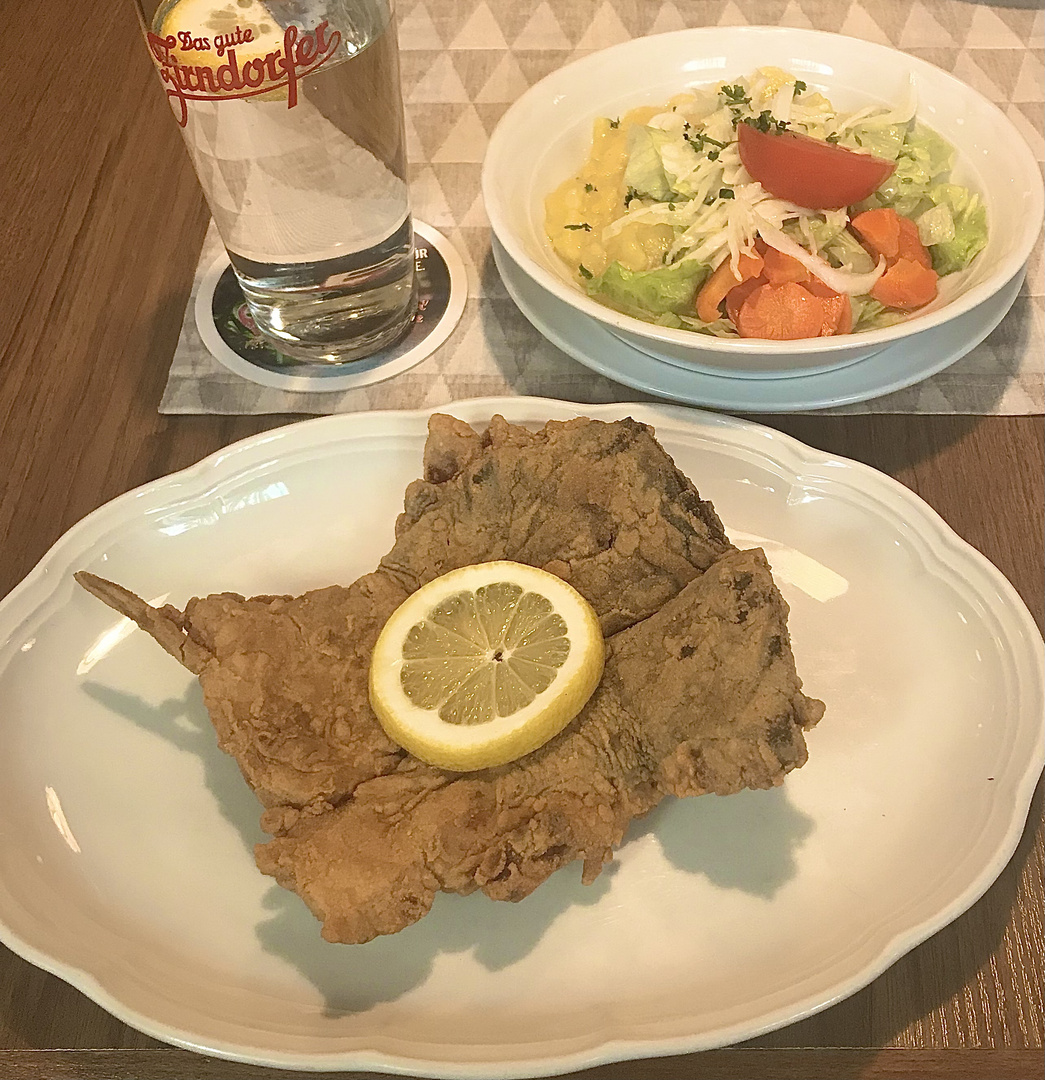 Karpfenfilet mit gemischten Salat Foto &amp; Bild | stillleben, food ...