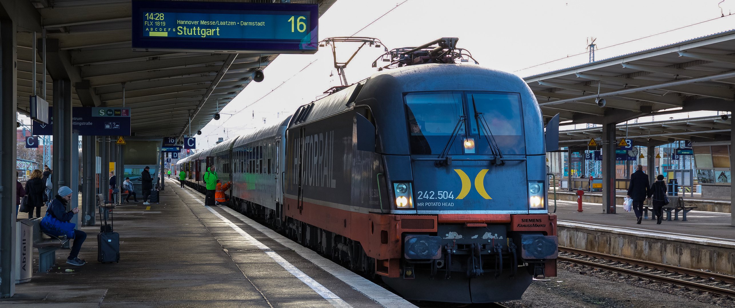 Kartoffelkopf vor Flixtrain