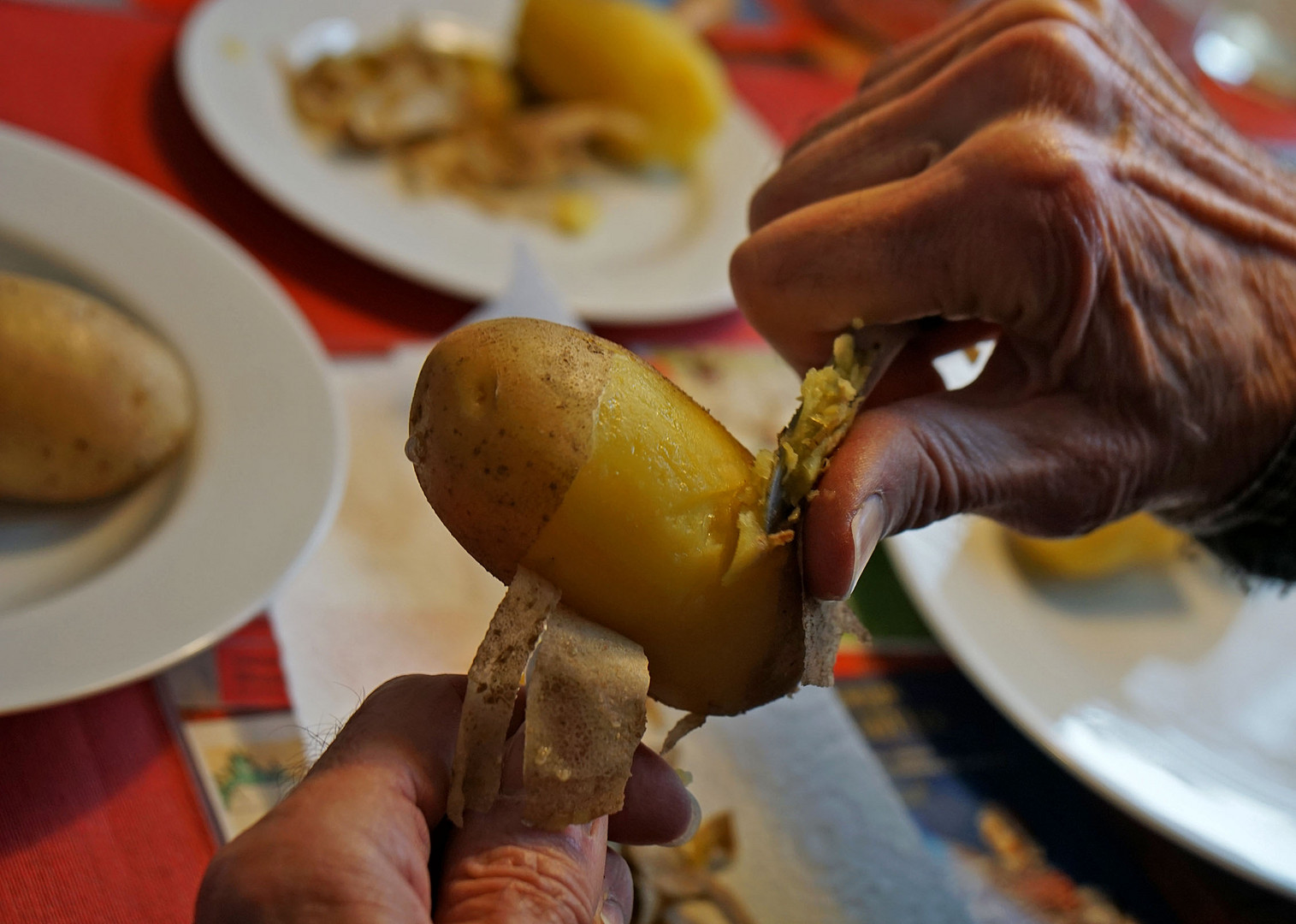 Kartoffeln schälen ....