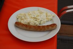 Kartoffelsalat mit Bratwurst