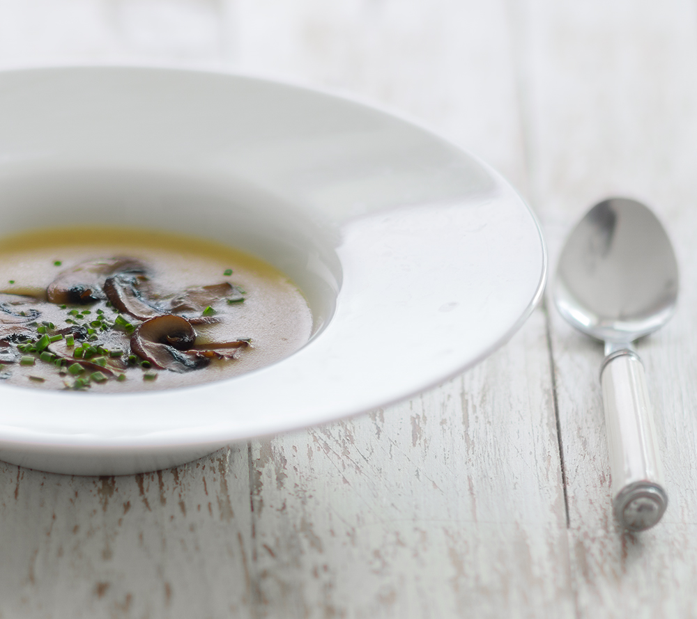 Kartoffelsuppe mit Pilzen und Schnittlauch