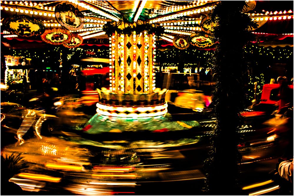 Karussell auf dem Weihnachtsmarkt Foto & Bild weihnachtsmarkt