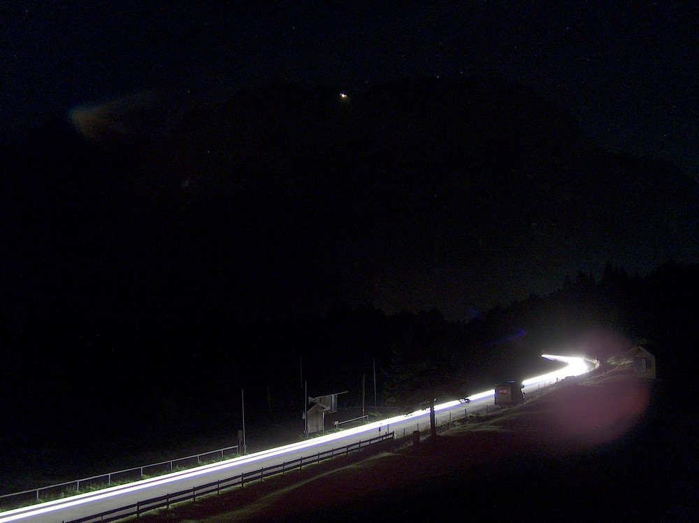 Karwendel bei Nacht und Gebirgsjäger im Einsatz